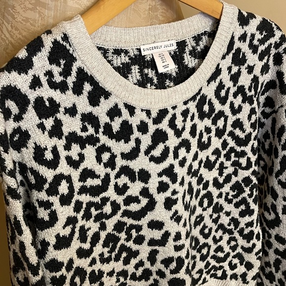 Sincerely Jules Cheetah Print Stretchy Soft Long-sleeve Sweater Size Small - Picture 8 of 12